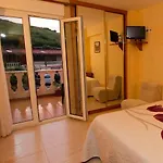 El Refugio Hotel 2*