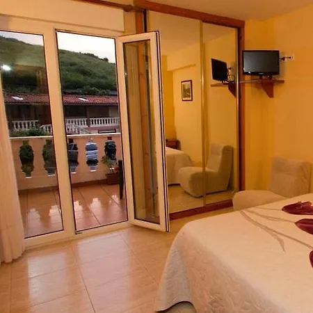 El Refugio 3 Estrellas Hotel 2*